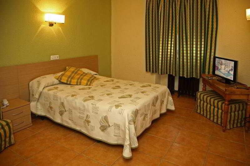 Hotel La Paz Хака Экстерьер фото